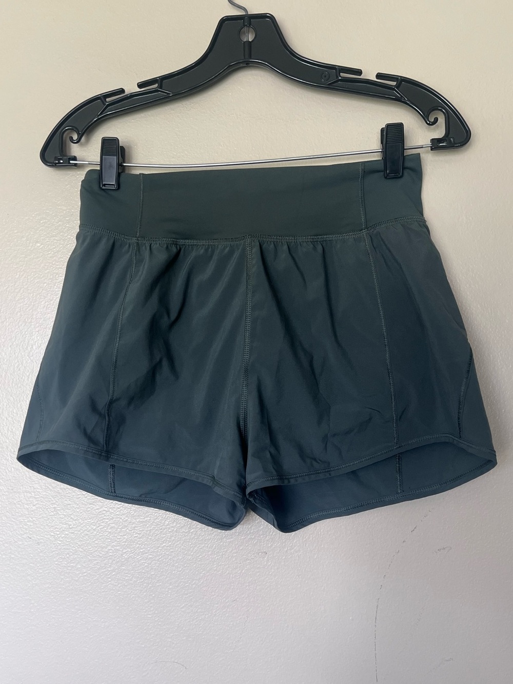 lululemon athletica Hotty Hot Shorts Army Green